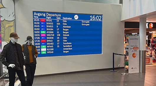 Fabulux COM skjerm Stavanger Lufthavn levert av Videoforce