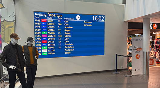 Fabulux COM skjerm Stavanger Lufthavn levert av Videoforce